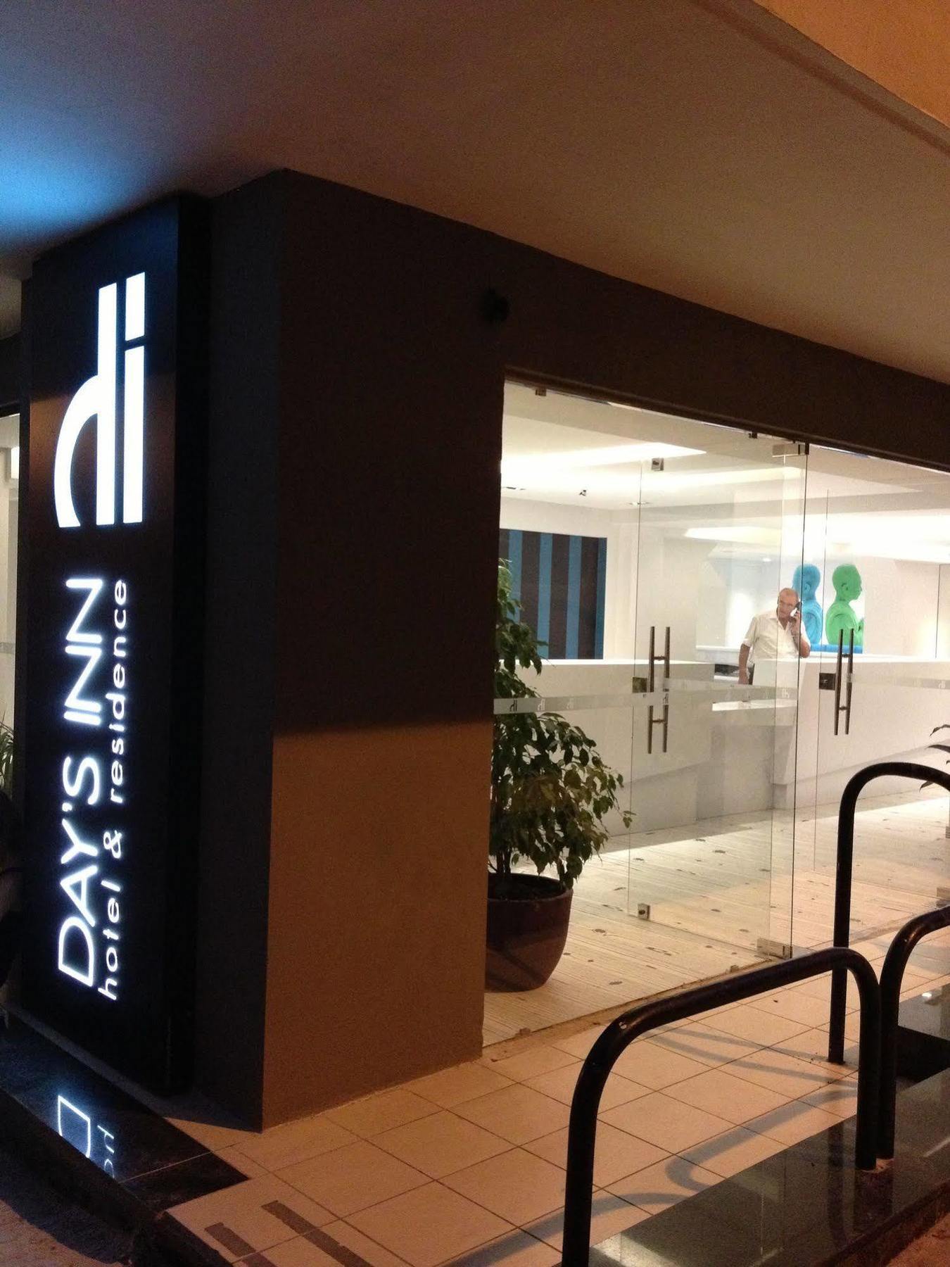 סליאמה Day'S Inn Hotel And Residence מראה חיצוני תמונה